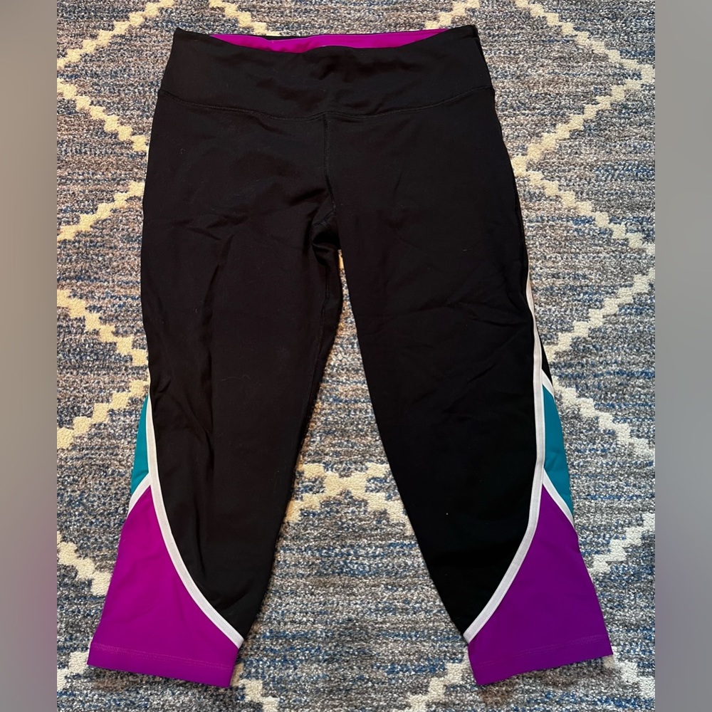 Victoria’s Secret Knockout Capri Size L